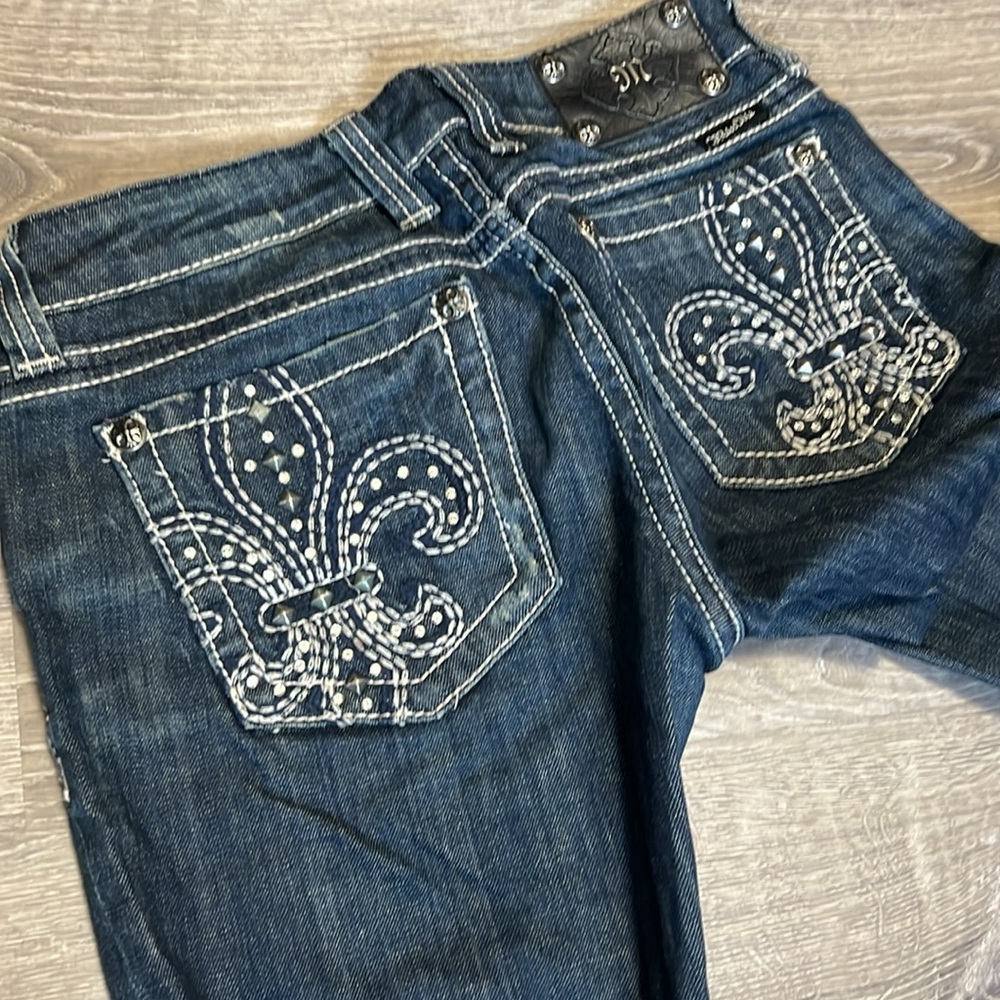 Vintage 2010’s authentic Miss Me embellished boot cut jeans!